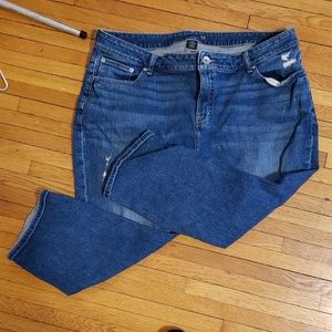 Capris Jeans with holes